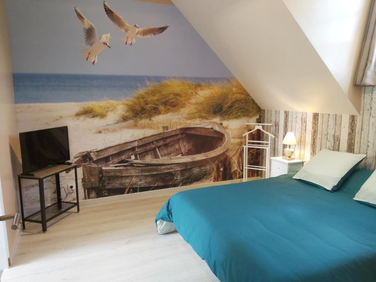 Bed and Breakfast Le Bonheur Des Plumes Montmartin-en-Graignes Esterno foto