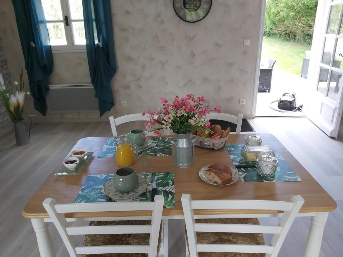 Bed and Breakfast Le Bonheur Des Plumes Montmartin-en-Graignes Esterno foto