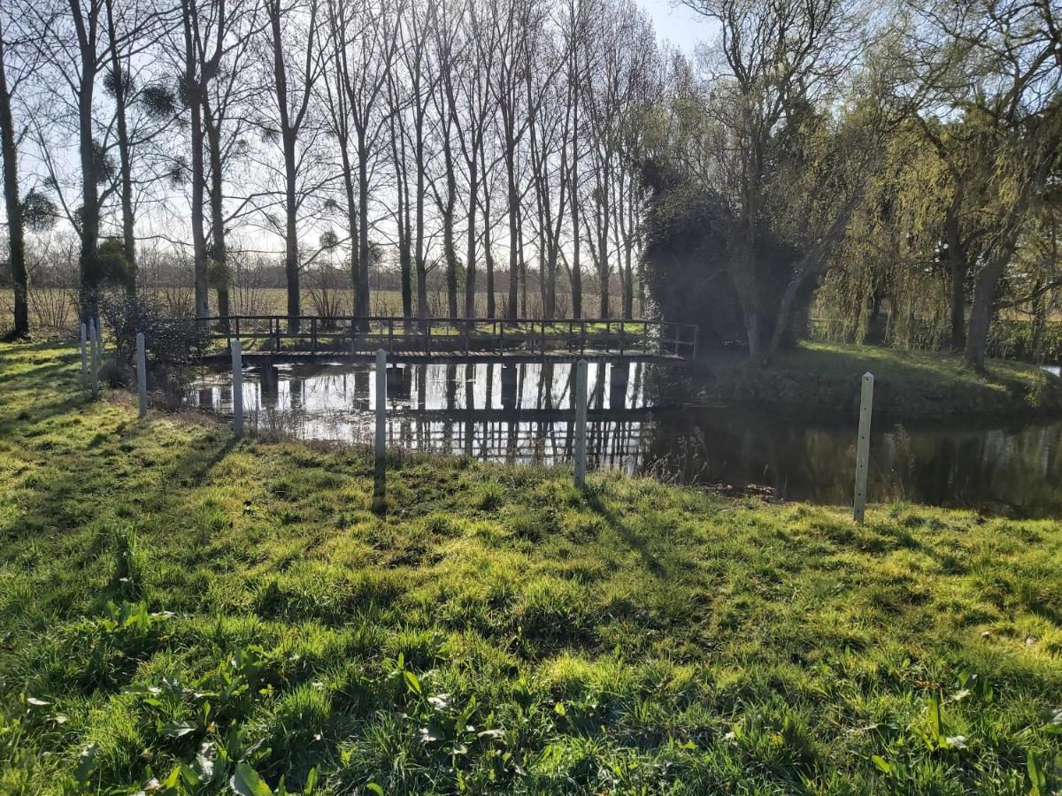Bed and Breakfast Le Bonheur Des Plumes Montmartin-en-Graignes Esterno foto