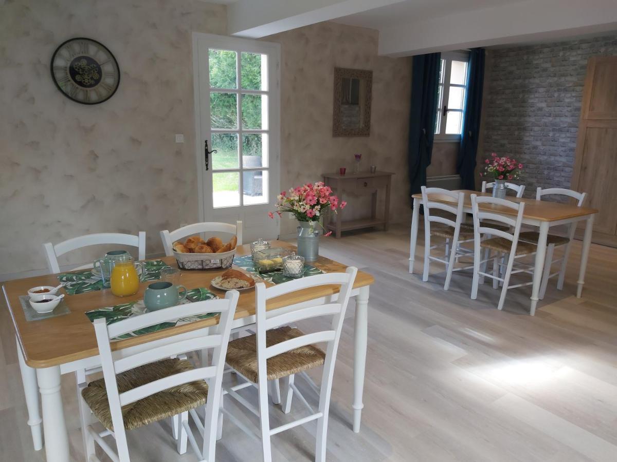 Bed and Breakfast Le Bonheur Des Plumes Montmartin-en-Graignes Esterno foto
